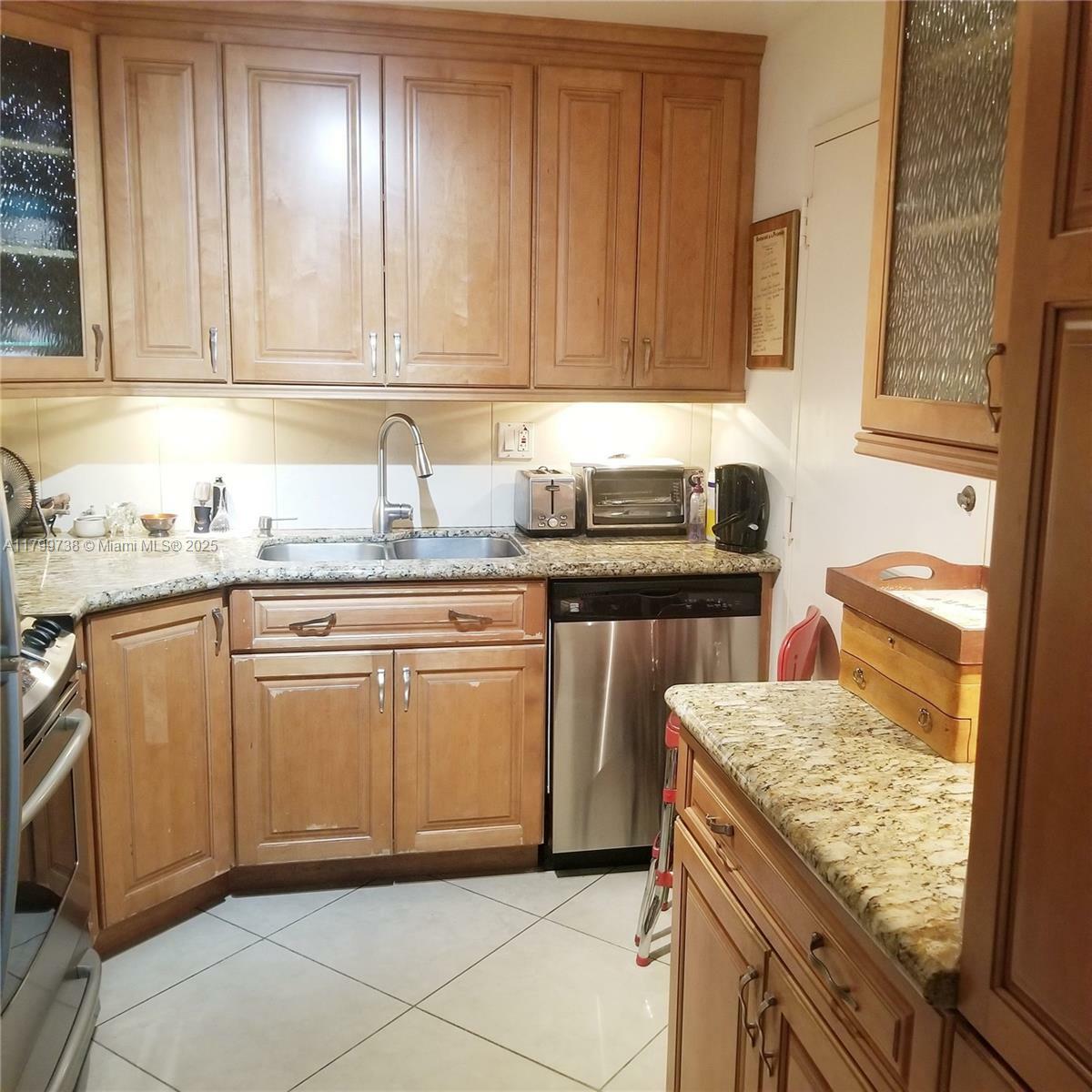 Property Photo: 625 Biltmore Way 905 FL 33134
