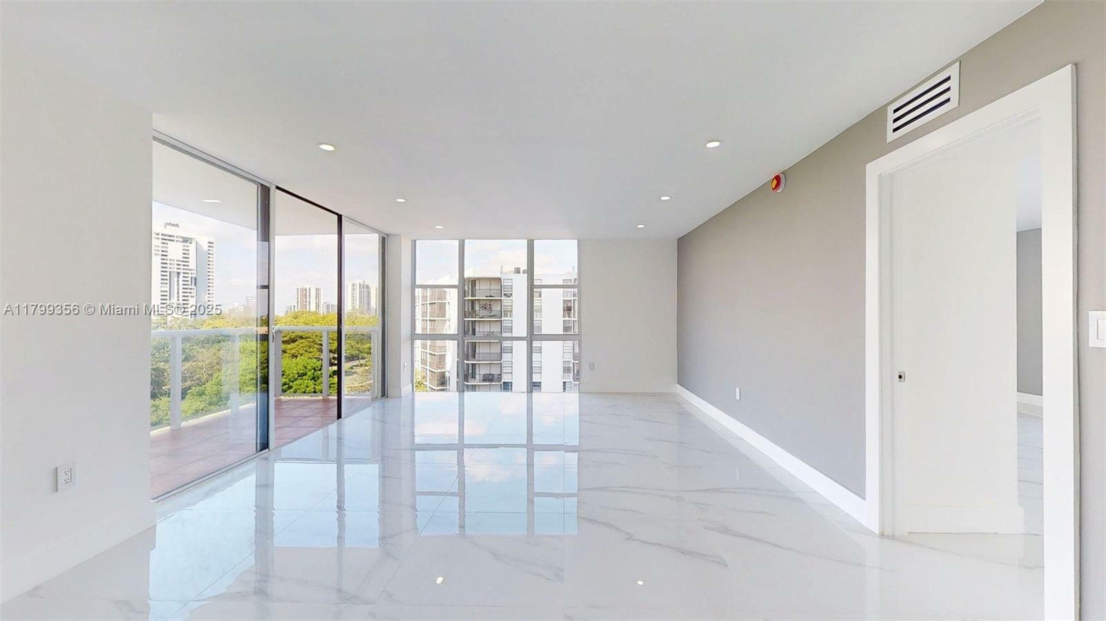 Property Photo: 3625 N Country Club Dr 609 FL 33180