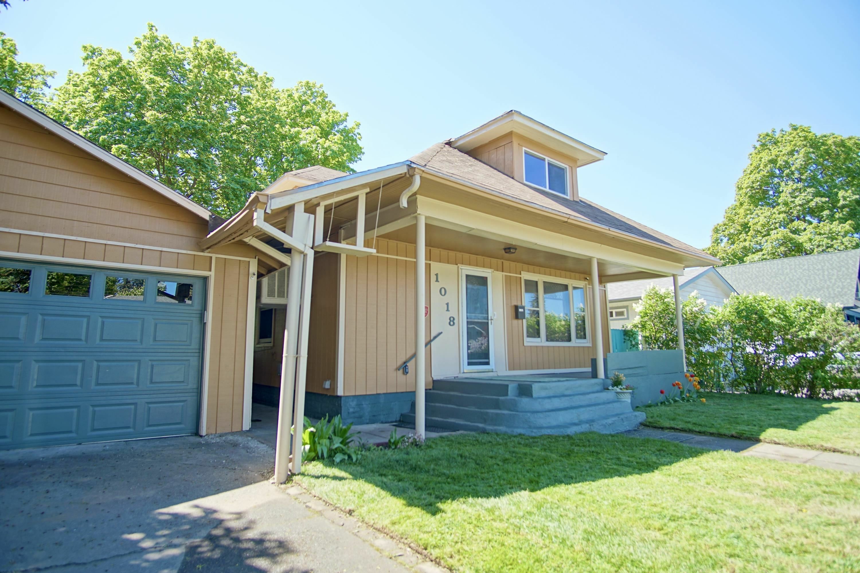 Property Photo: 1018 E Broad Ave WA 99207