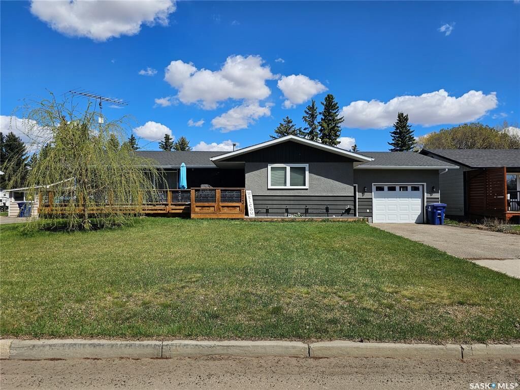 Property Photo:  173 7th Avenue E  SK S0K 4L0