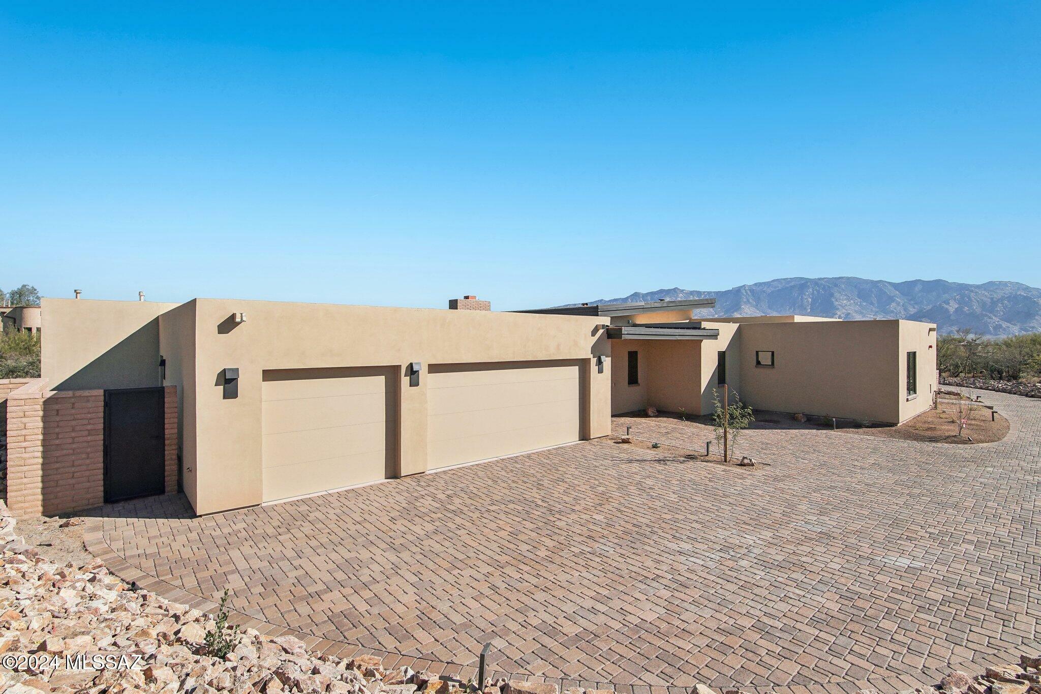 Property Photo: 14661 N Quiet Rain Drive AZ 85755