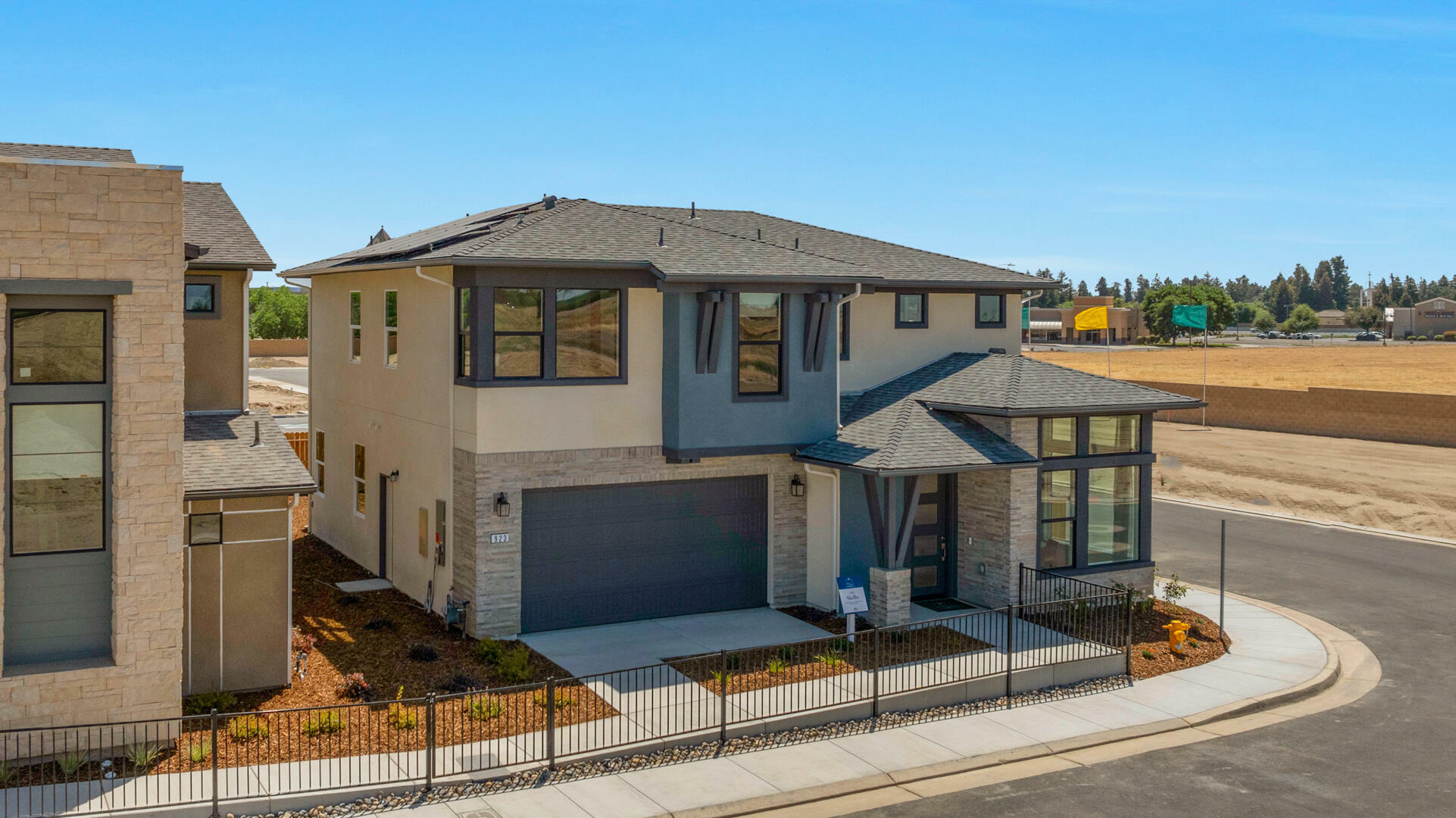 Property Photo:  923 Lisbon Avenue  CA 93274 
