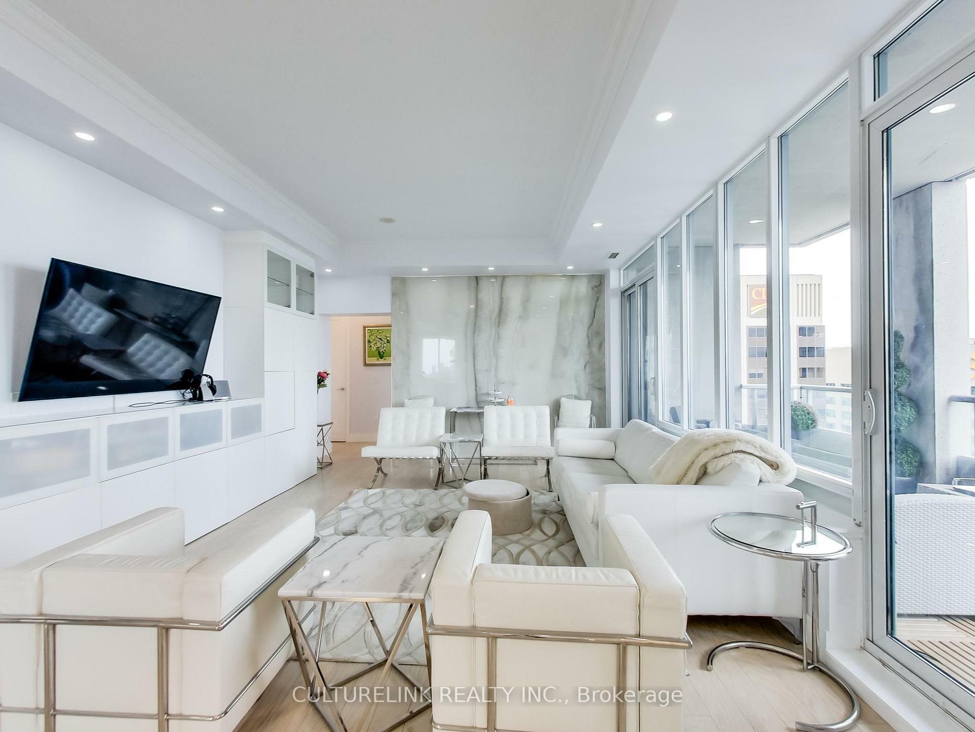Property Photo: 35 Balmuto Street 4402 ON M4Y 0A3