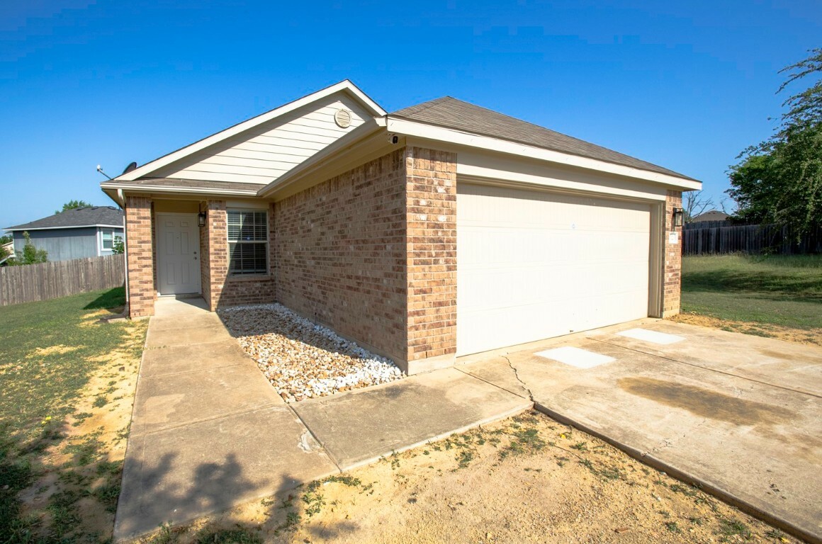 Property Photo: 112 Wildfire Cove TX 78610