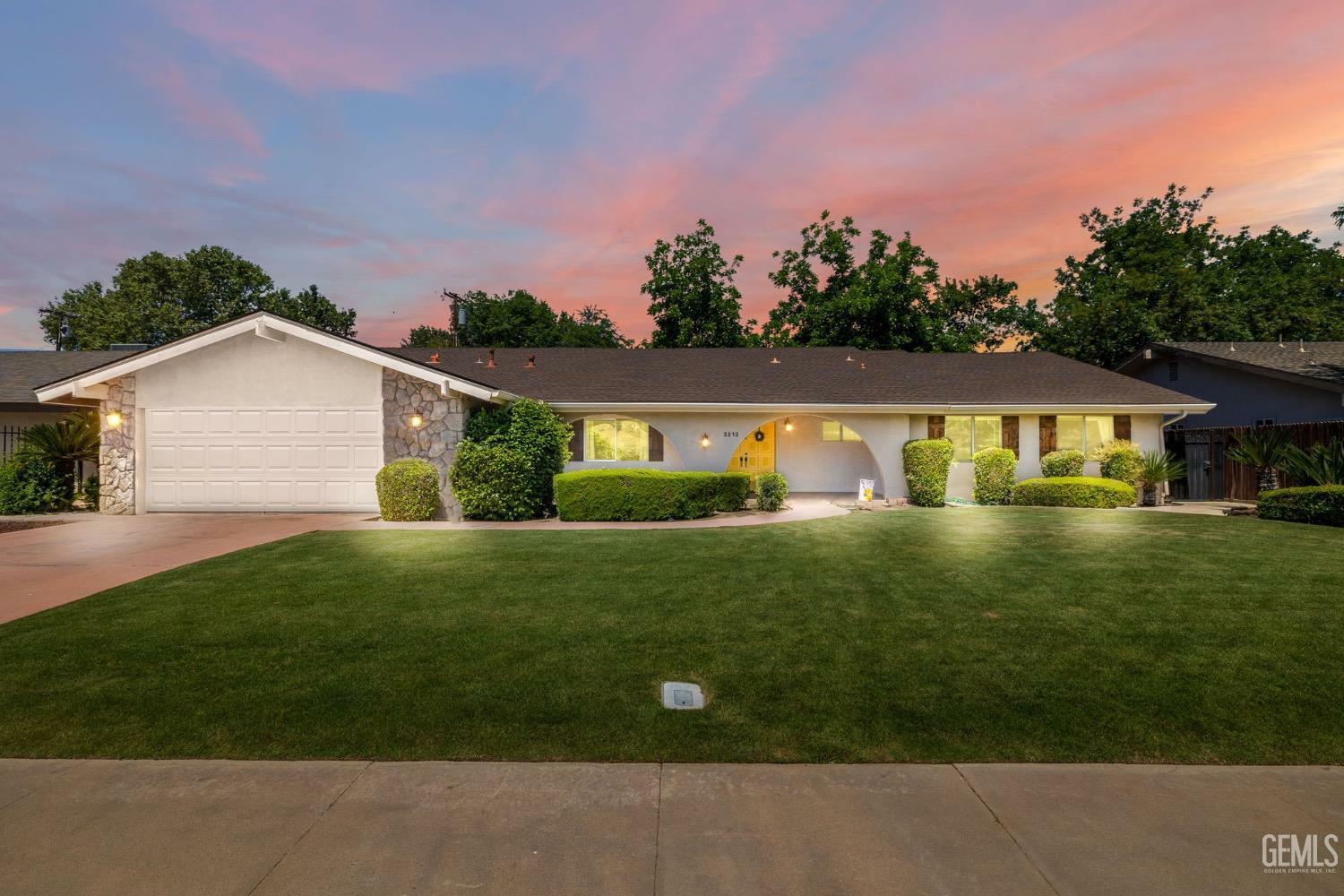 Property Photo: 2513 Elm Street CA 93301