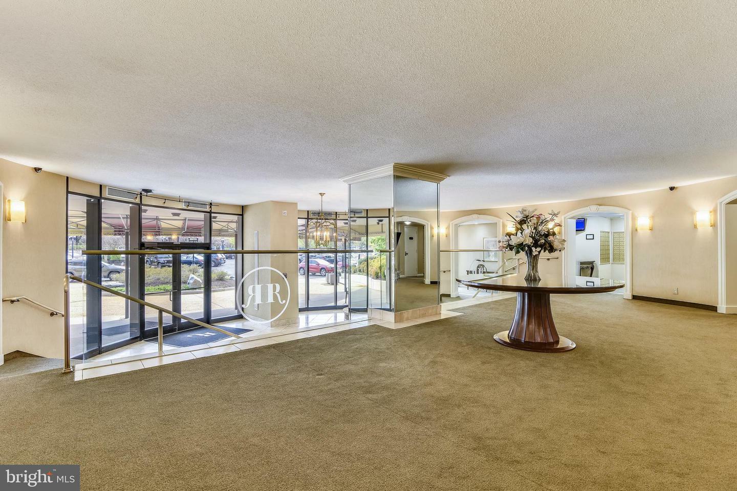 Property Photo: 8370 Greensboro Drive 1005 VA 22102