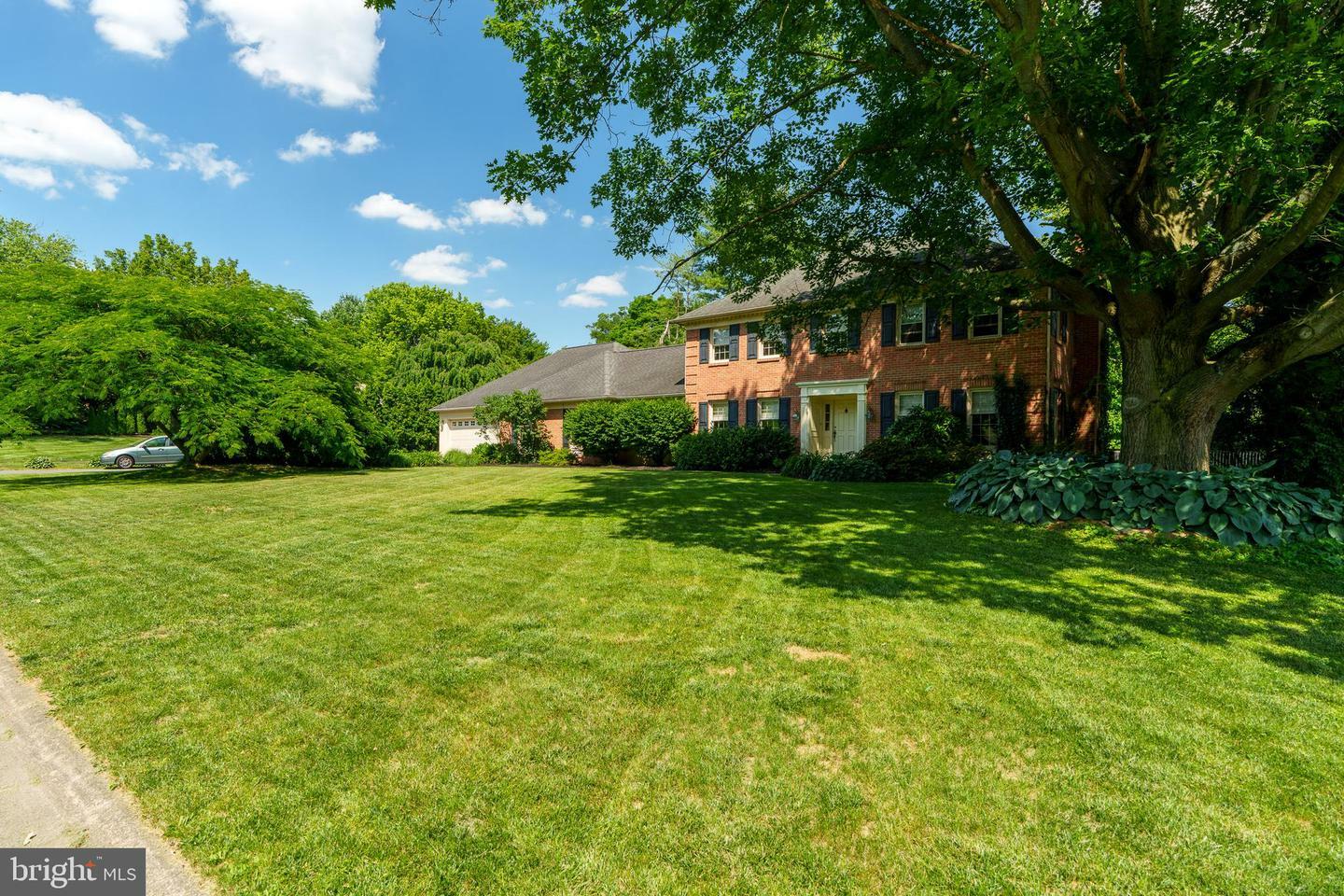 Property Photo: 2442 Stone Heath Drive PA 17601