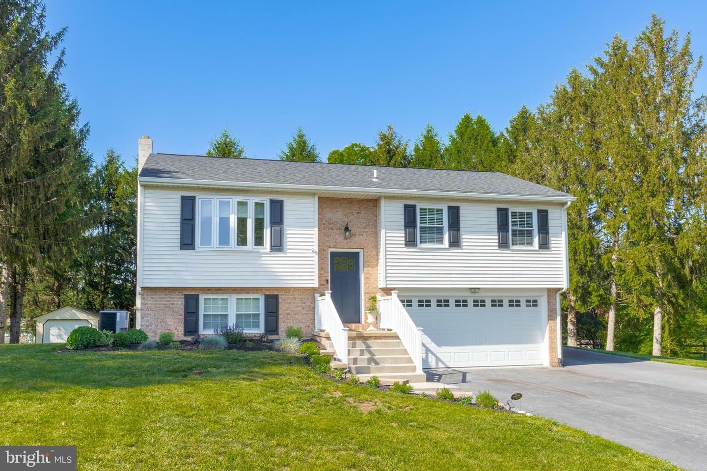Property Photo: 1014 Jeffrey Lane PA 17543