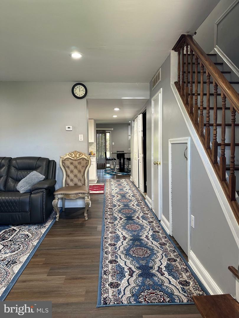 9903 Wingtip Road  Philadelphia PA 19115 photo