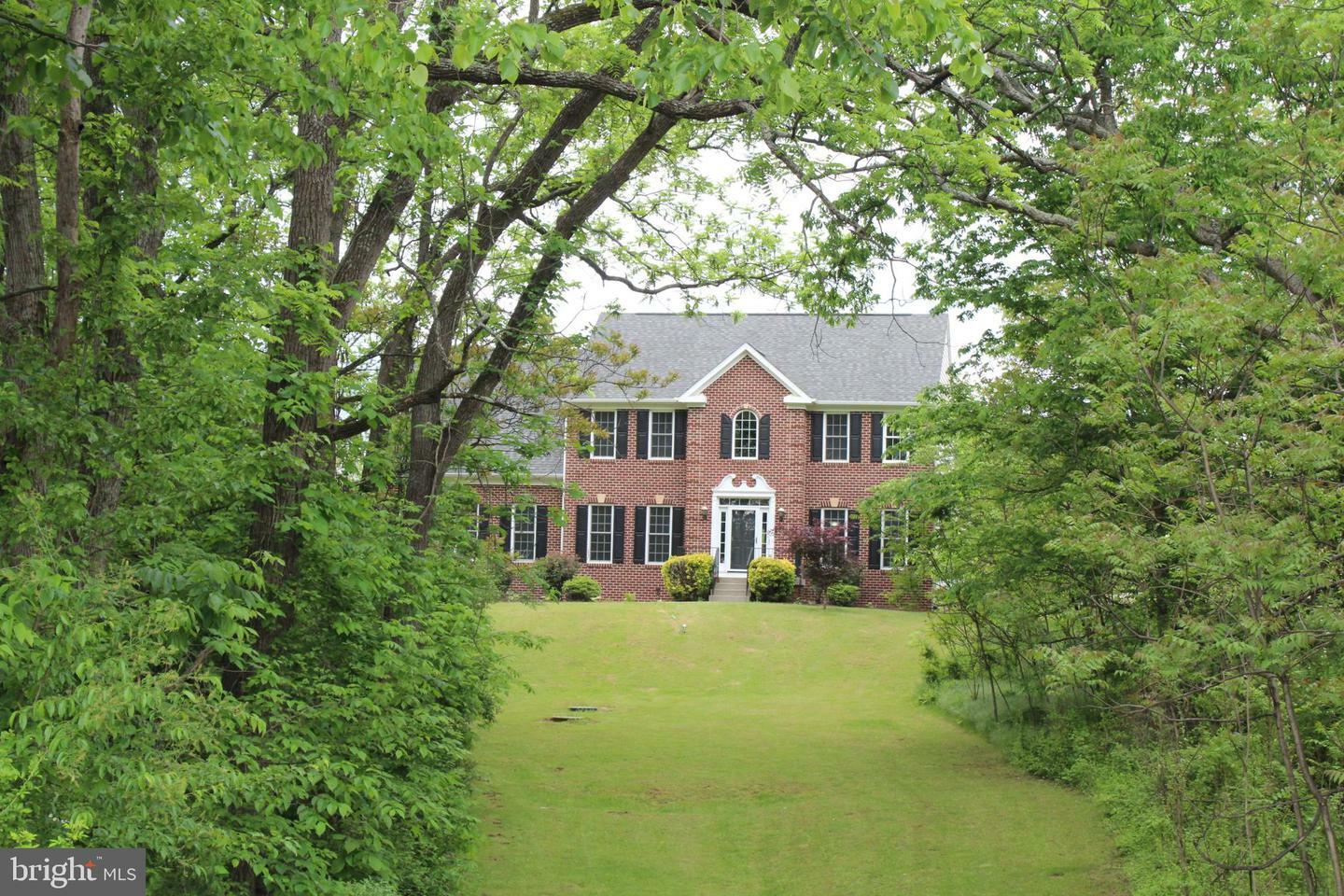 Property Photo: 627 Chimney Circle VA 22645