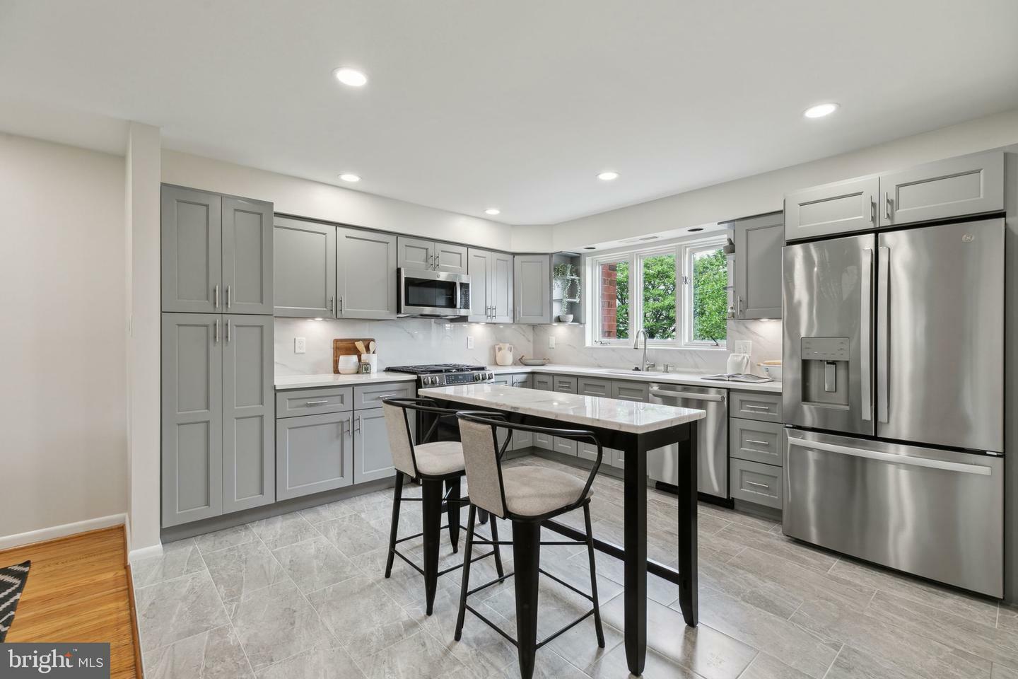 Property Photo:  1 Christian Street 49  PA 19147 