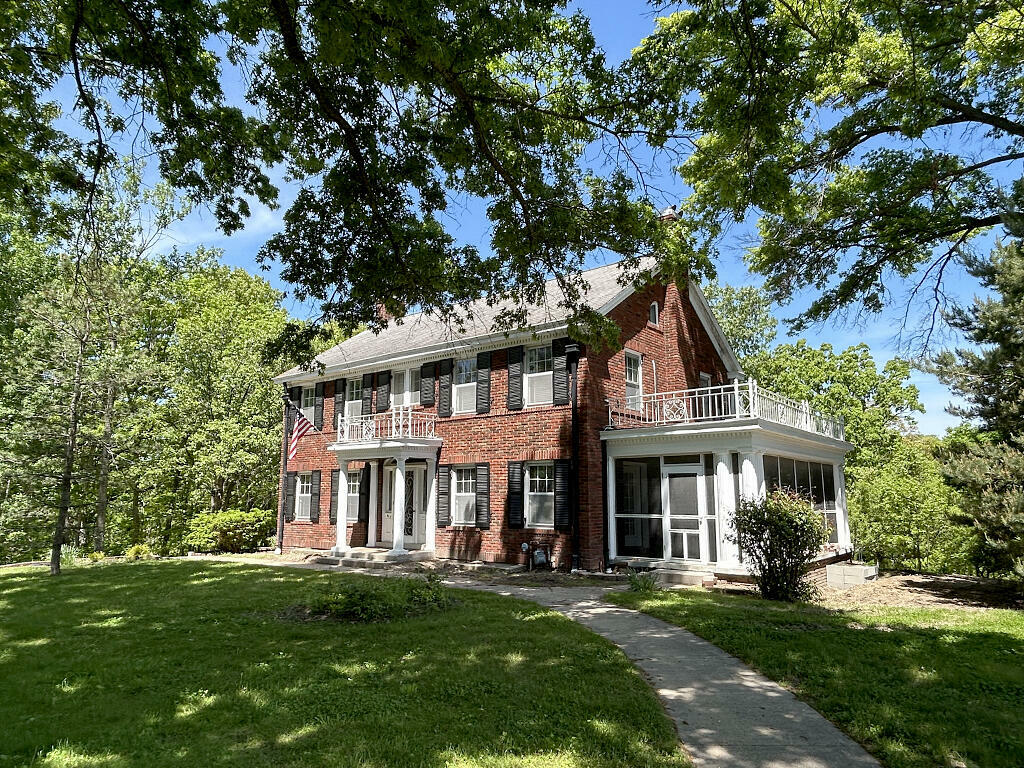 Property Photo: 817 Gilman St MO 65275