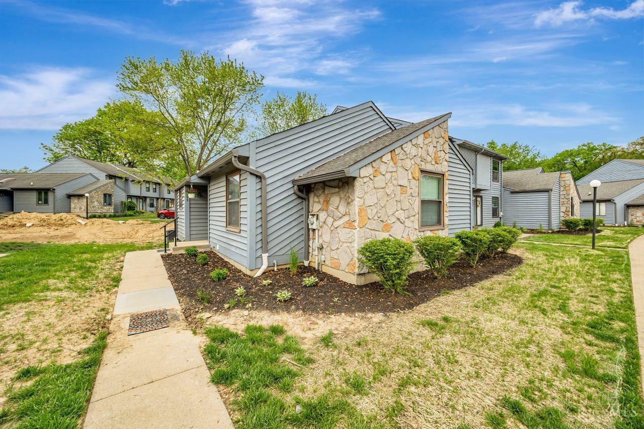 Property Photo: 1093 Kensington Lane OH 45245