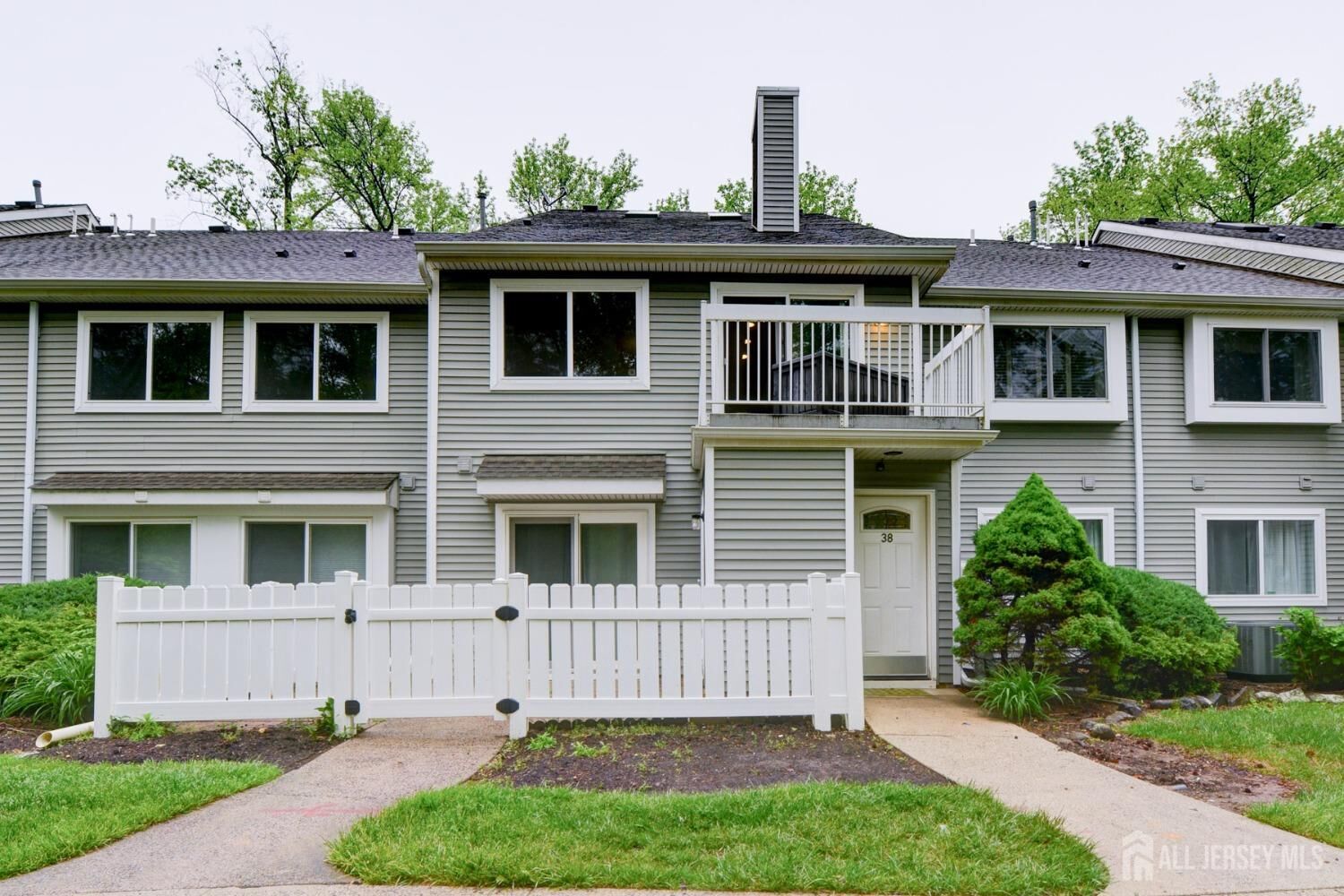 Property Photo:  38 Wynwood Drive  NJ 08852 