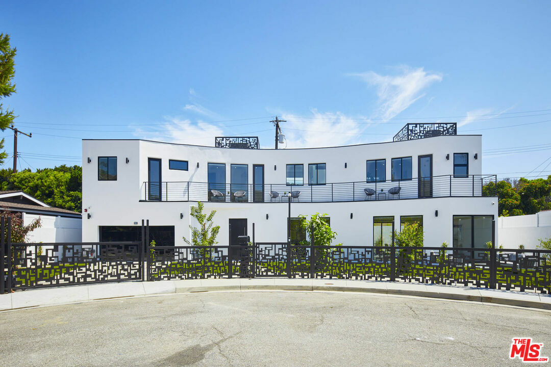 Property Photo: 4338 Huntley Ave CA 90230