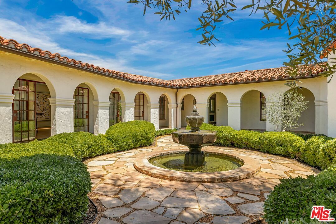 Property Photo: 300 N Tigertail Rd CA 90049