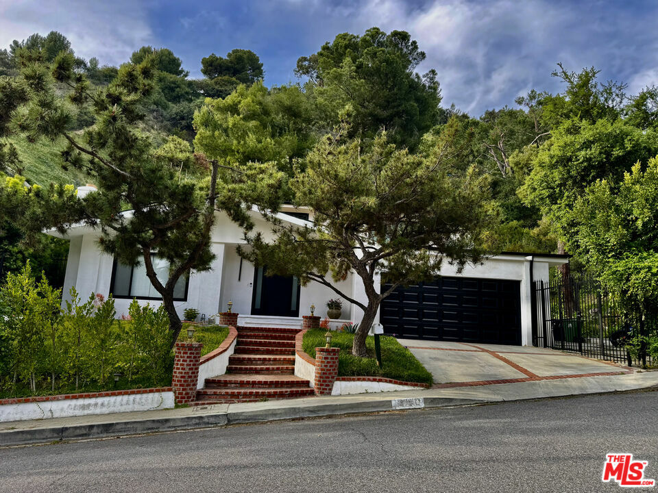 9781 Blantyre Dr  Beverly Hills CA 90210 photo