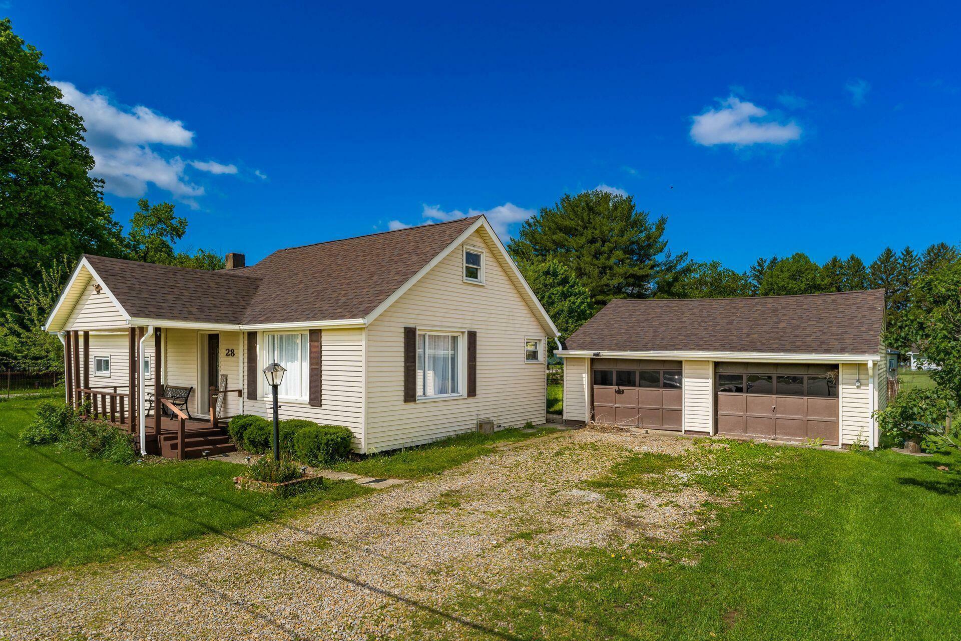 Property Photo: 28 1st NE Street OH 43055