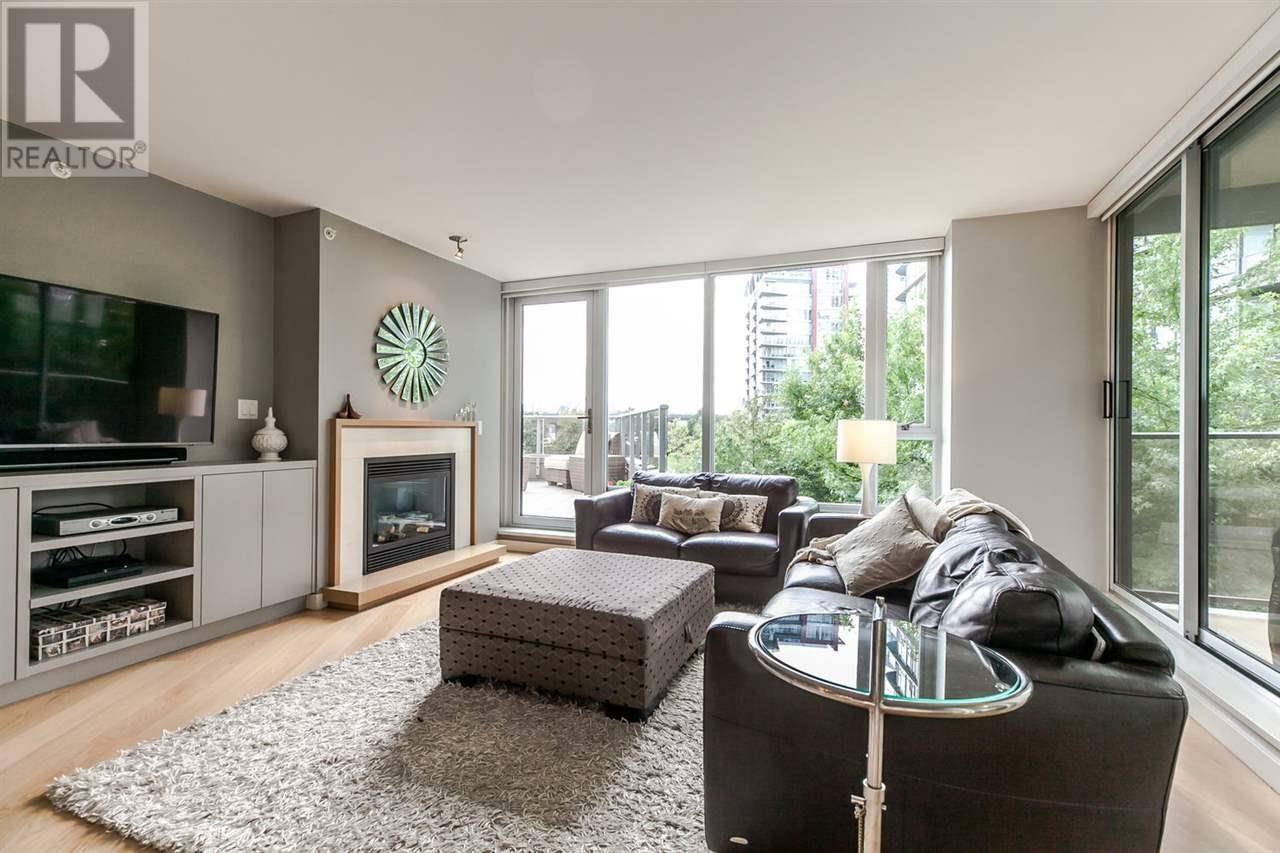 Property Photo: 8 Smithe Mews 305 BC V6B 0A5