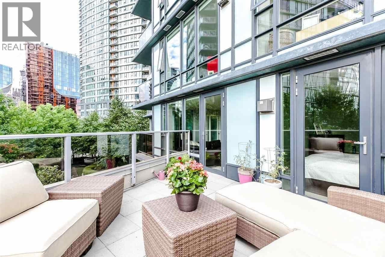 Property Photo:  8 Smithe Mews 305  BC V6B 0A5