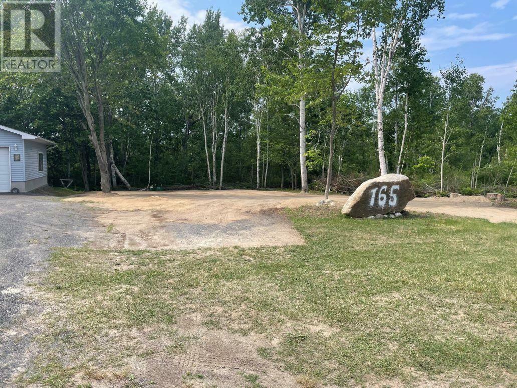 Photo de la propriété:  165 Youngfox Rd  ON P0R 1B0 