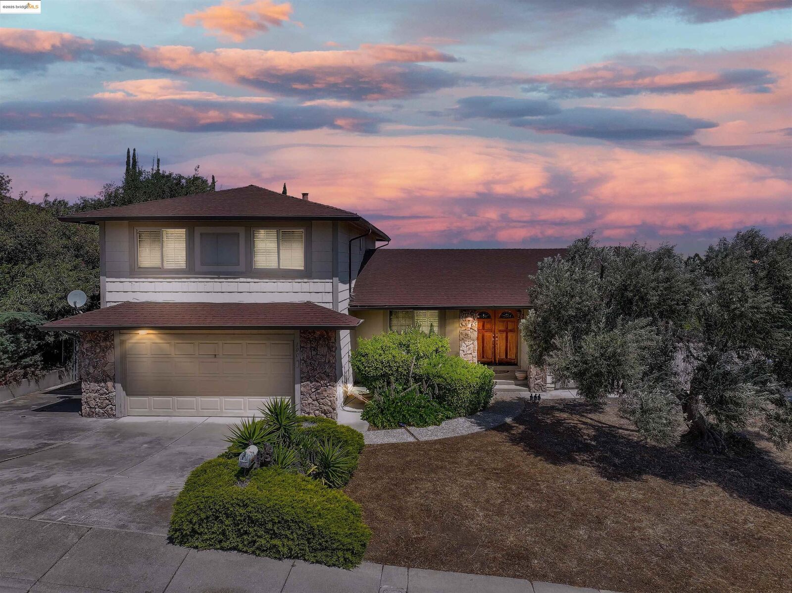 Property Photo: 100 Yellowood Pl CA 94565