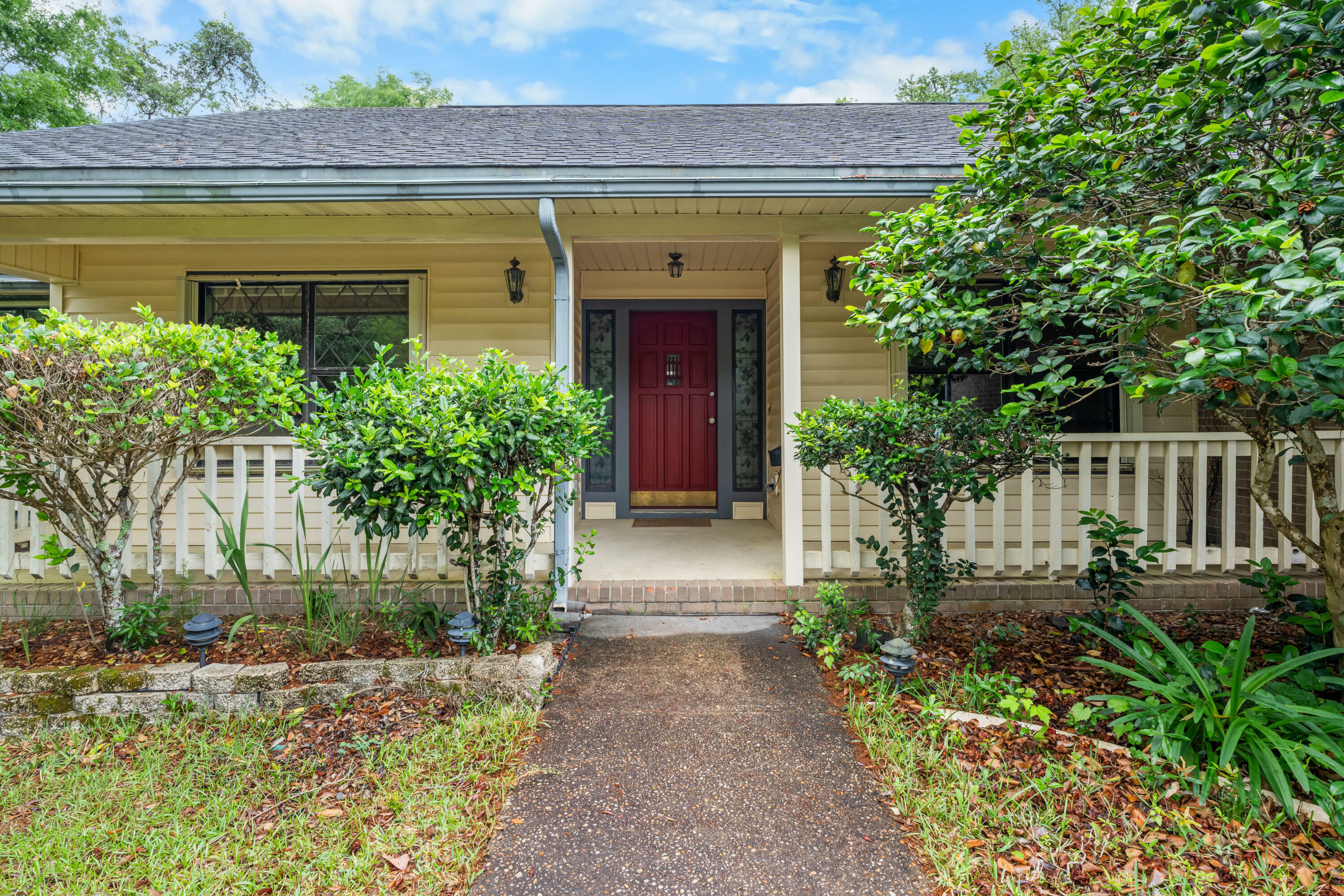 Property Photo: 102 Bermuda Way FL 32578