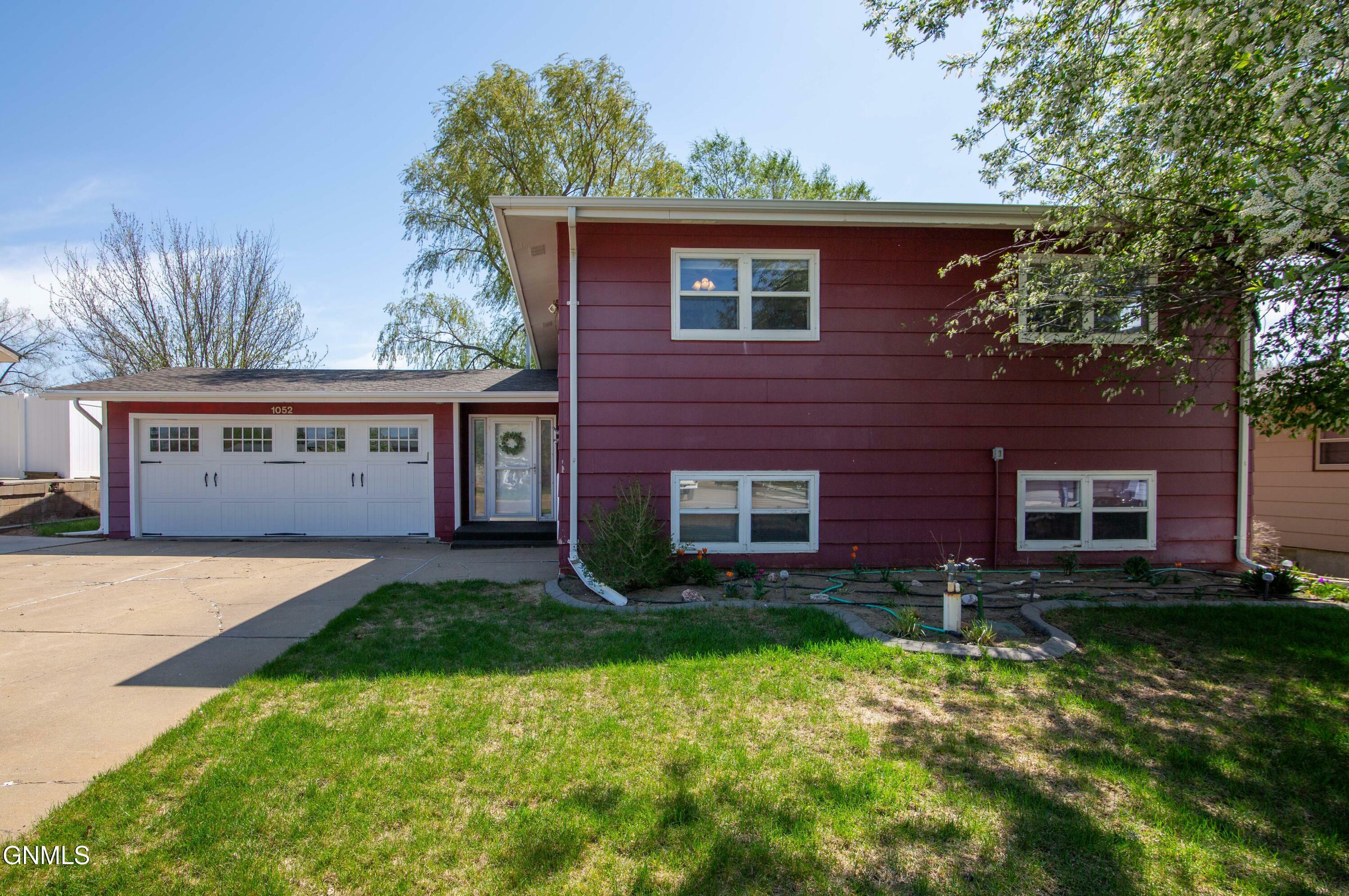 Property Photo: 1052 Alder Avenue ND 58601