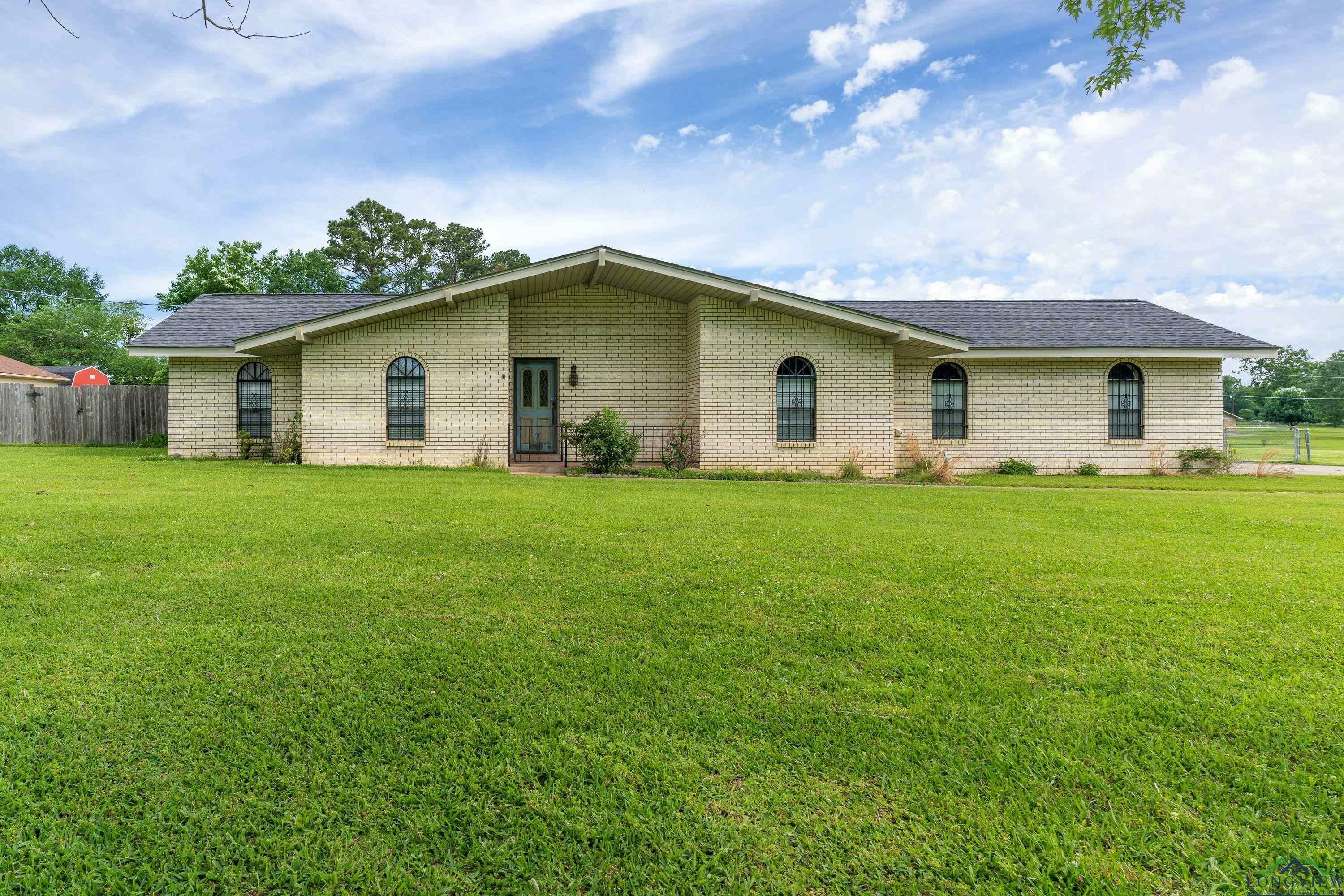 Property Photo: 490 Southfield Ln TX 75672