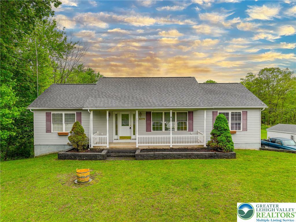 4579 W Mountain View Drive  Lehigh Township PA 18088 photo