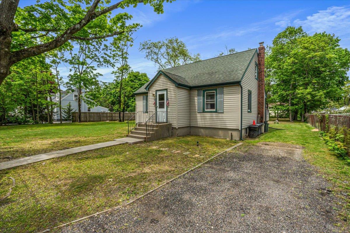 Property Photo:  275 Ocean Avenue  NY 11717 
