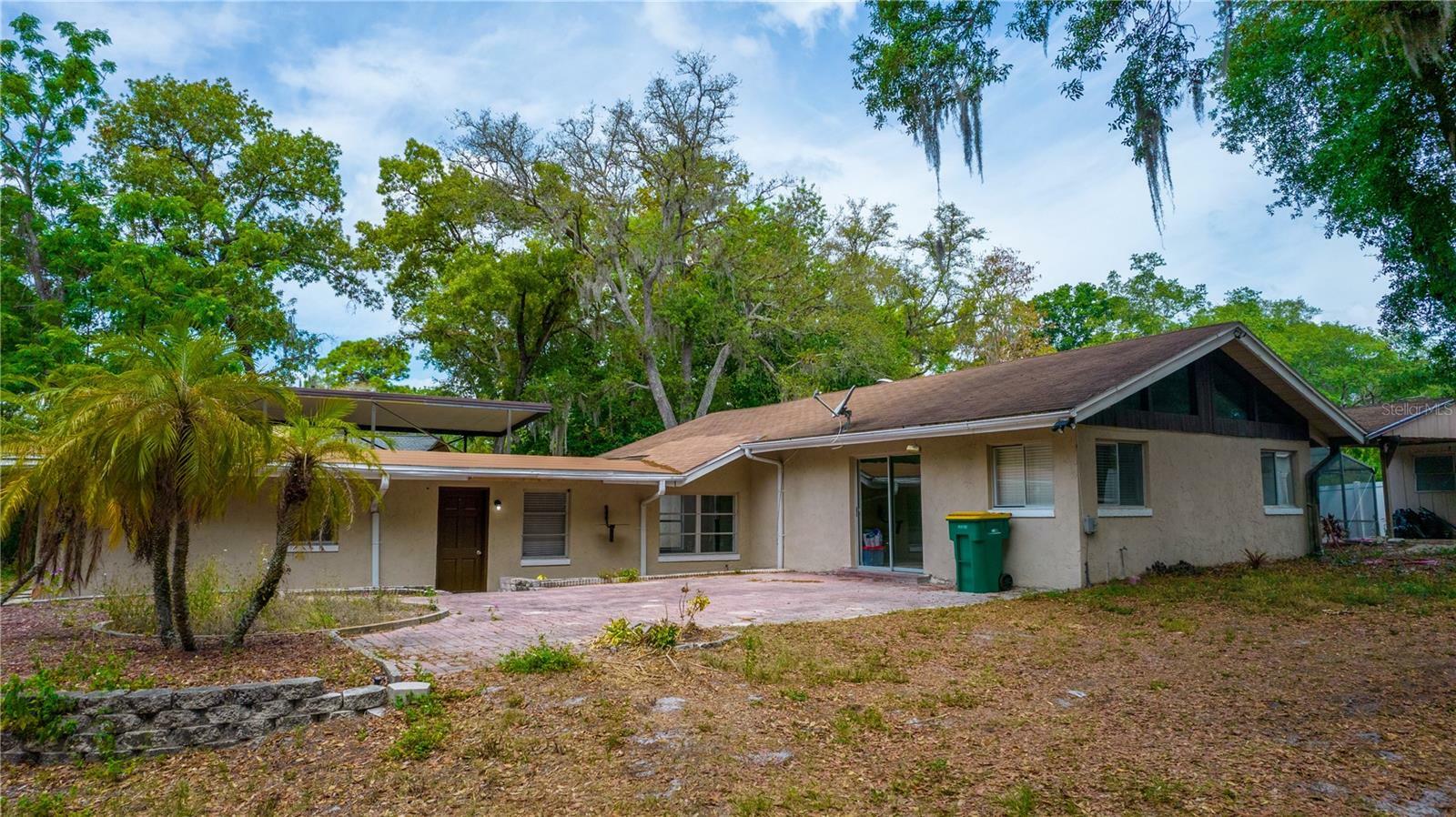 Property Photo: 530 Webster Street FL 32746