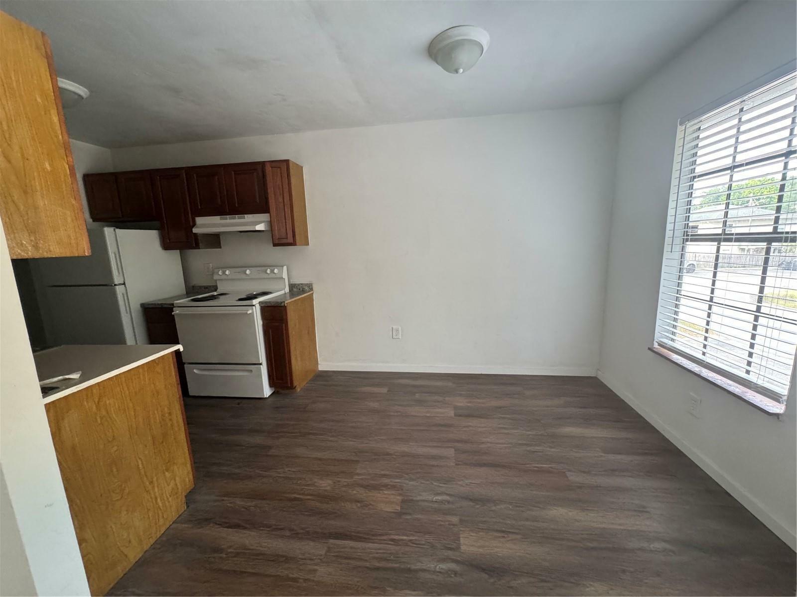 Property Photo:  3120 SW 26th Terrace B  FL 32608 