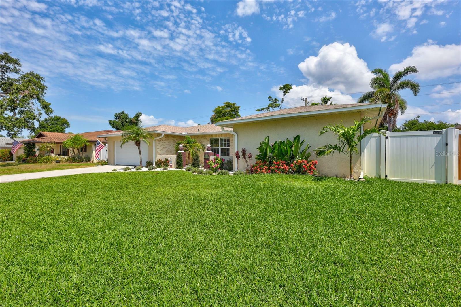 Property Photo: 5126 15th Avenue W FL 34209