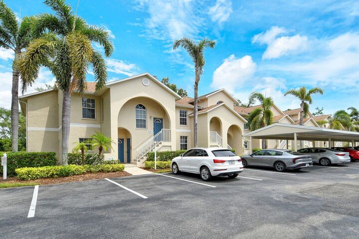 Property Photo: 8315 Glenrose Way 1421 FL 34238