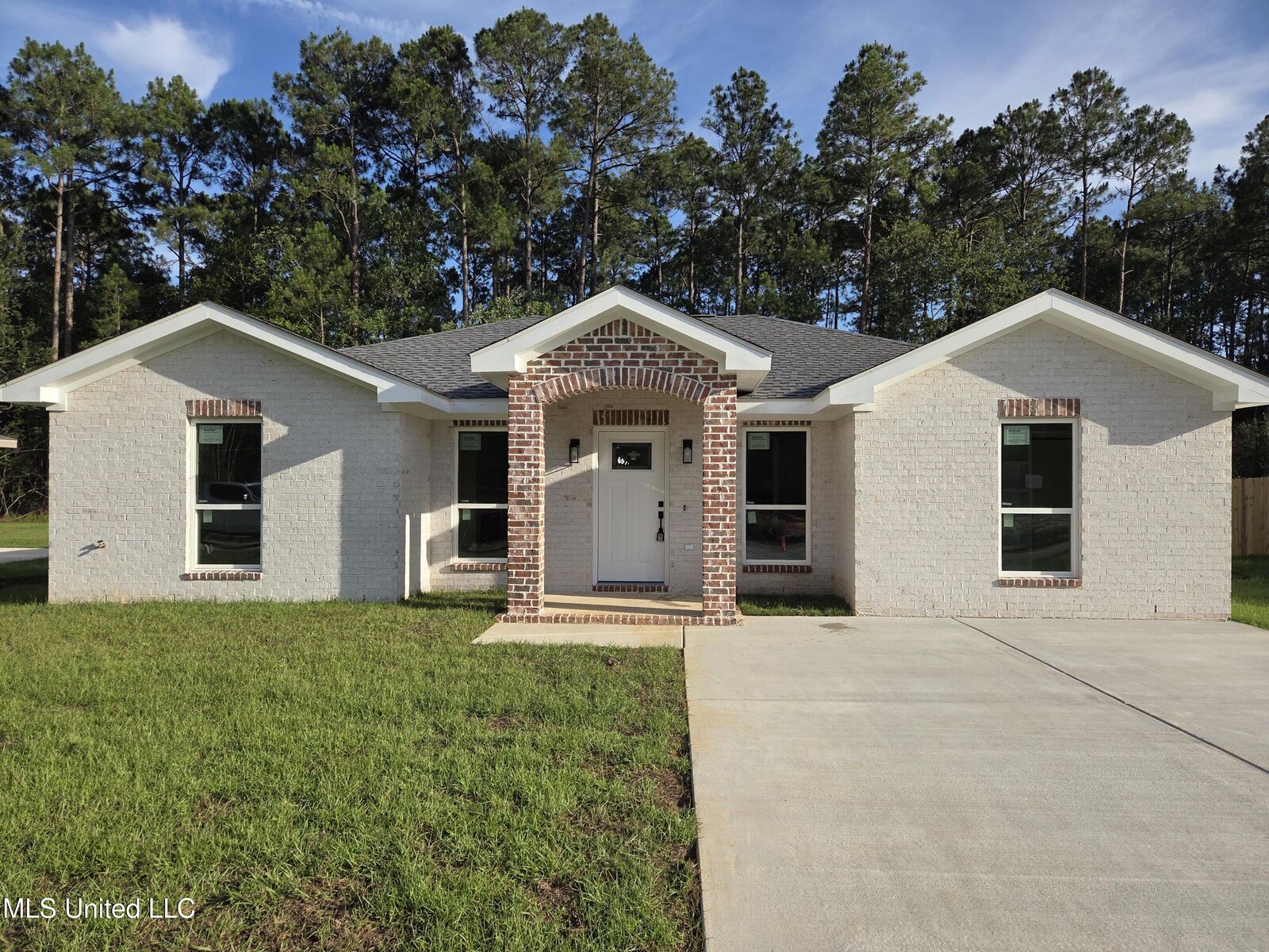 Property Photo: 3412 Raintree Drive MS 39553
