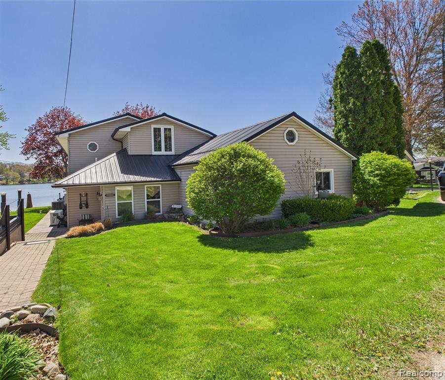 Property Photo: 480 Peninsula Drive MI 48421 9774