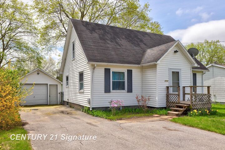 2154 California Avenue  Saginaw MI 48601 photo