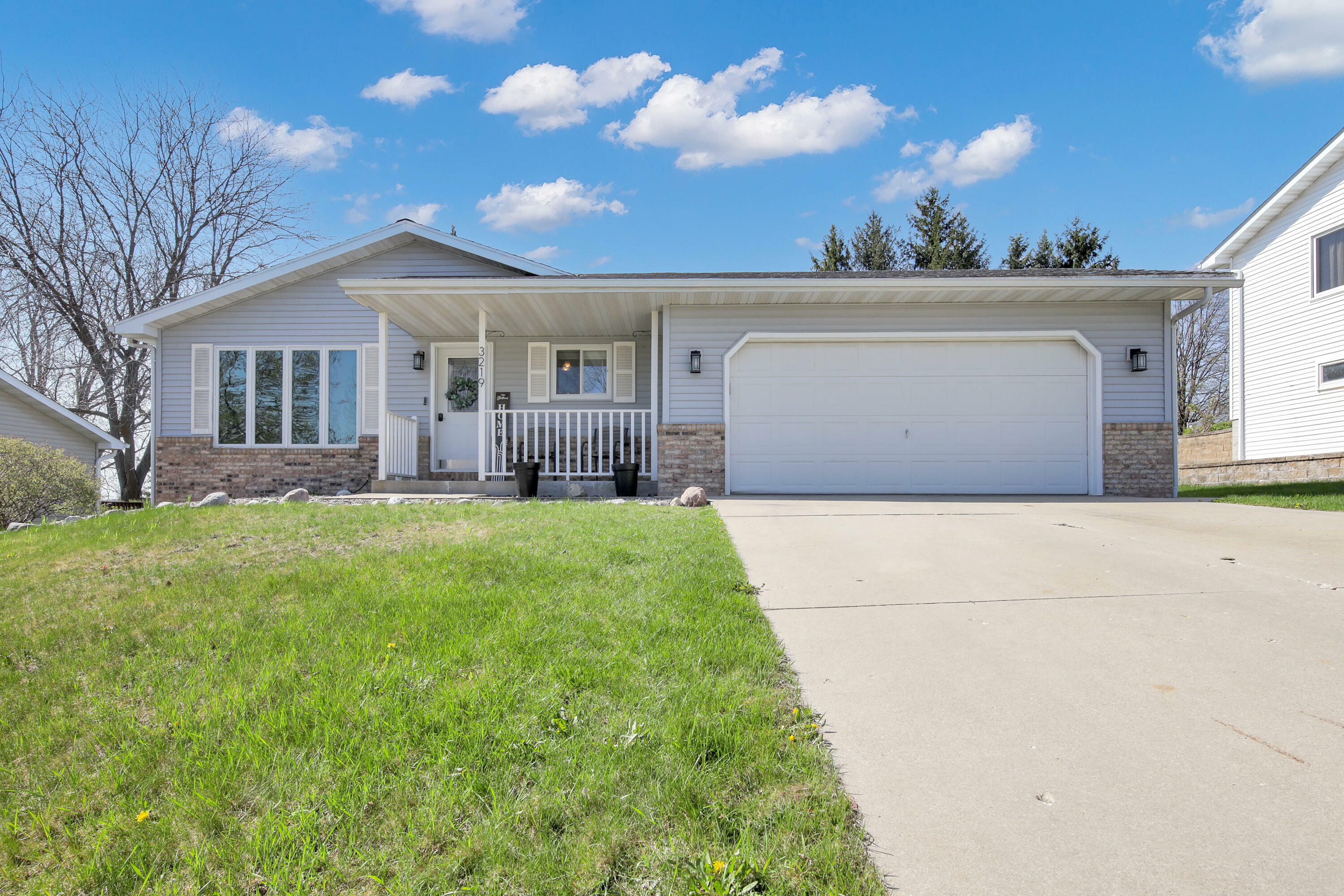 Property Photo: 3219 Windsor Pl WI 53090