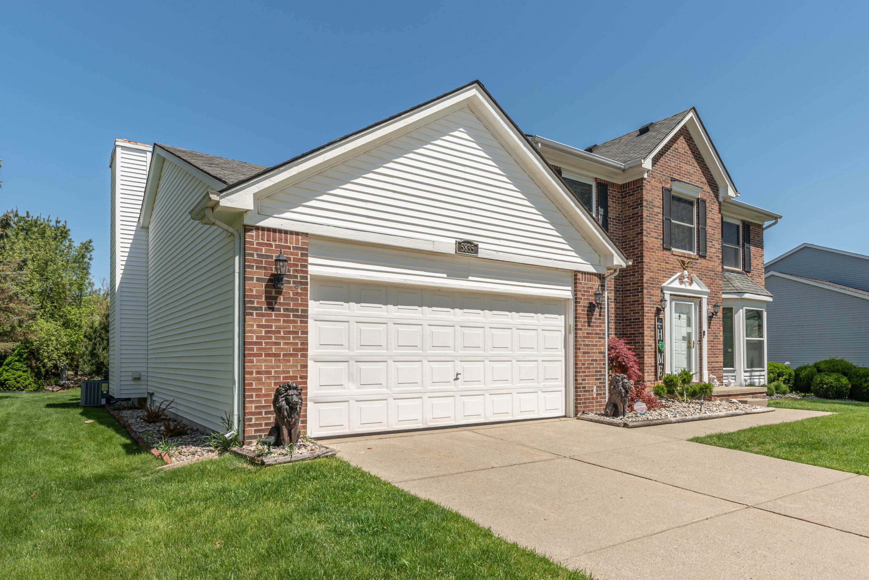 Property Photo: 5835 S Ashford Way MI 48197