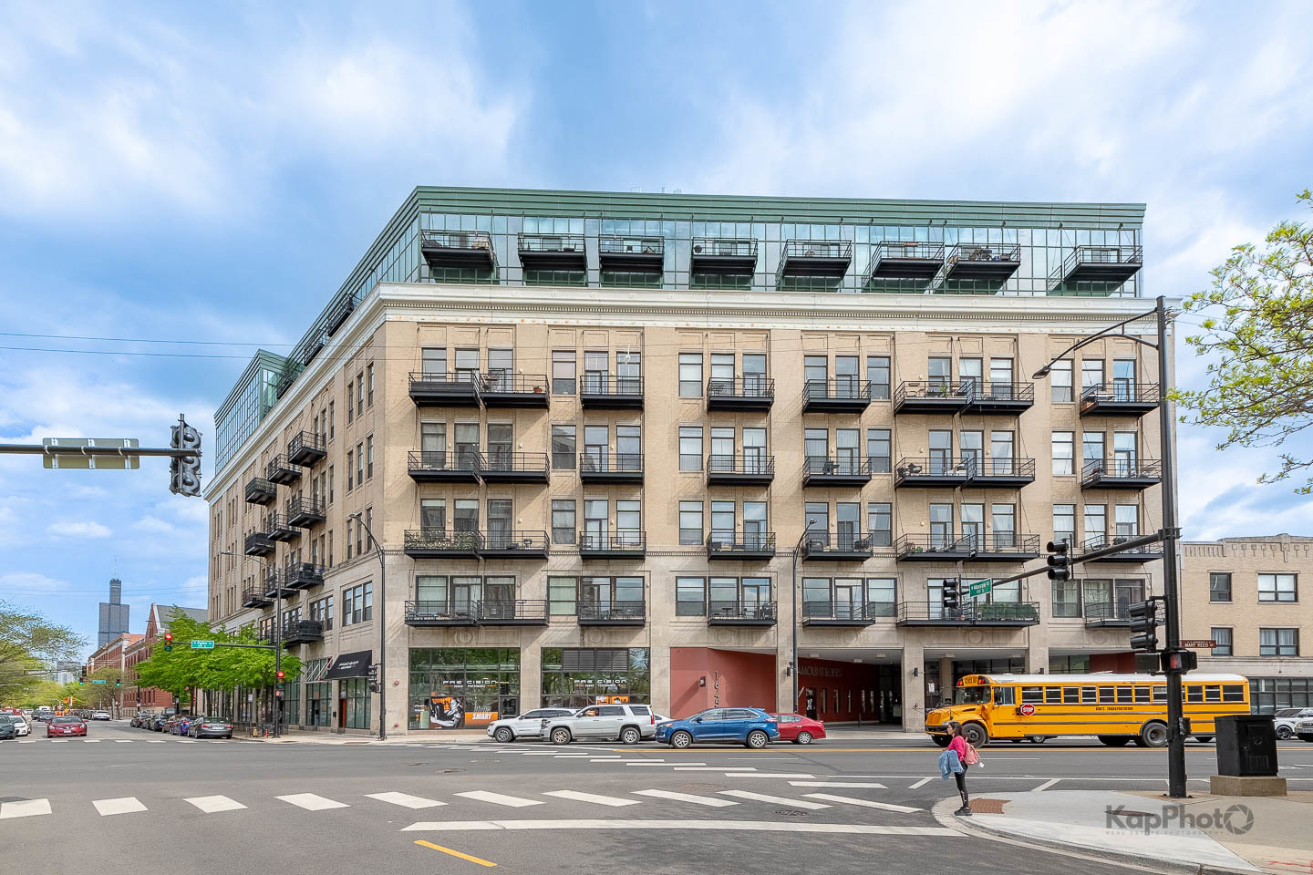 Property Photo: 1645 W Ogden Avenue 721 IL 60612
