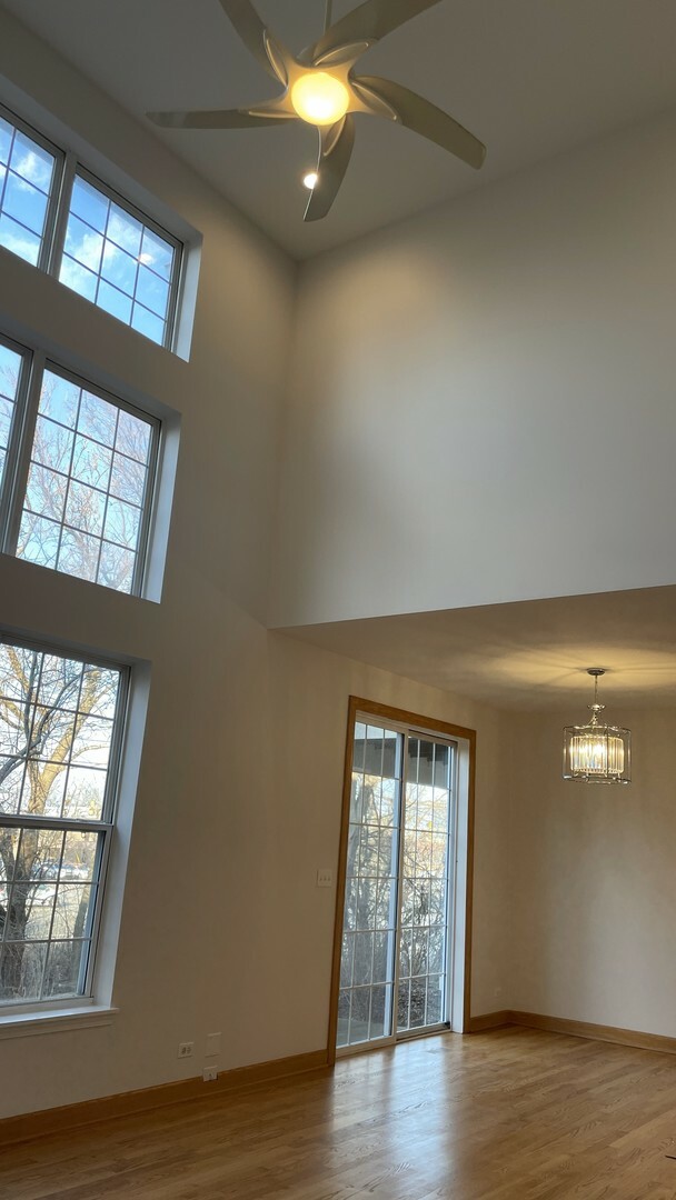 Property Photo:  812 Stonewall Court  IL 60173 