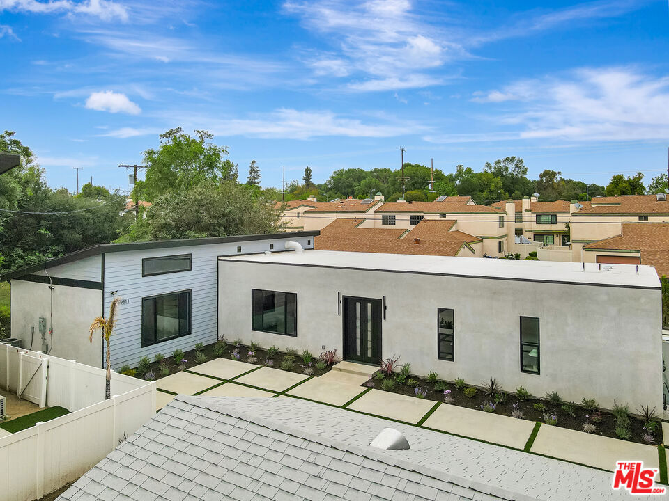 Property Photo:  19513 Cantara Street  CA 91335 