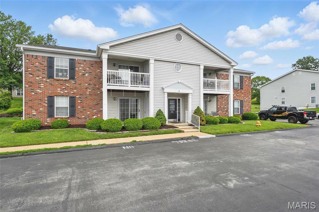 Property Photo: 9 Berview Circle H MO 63129