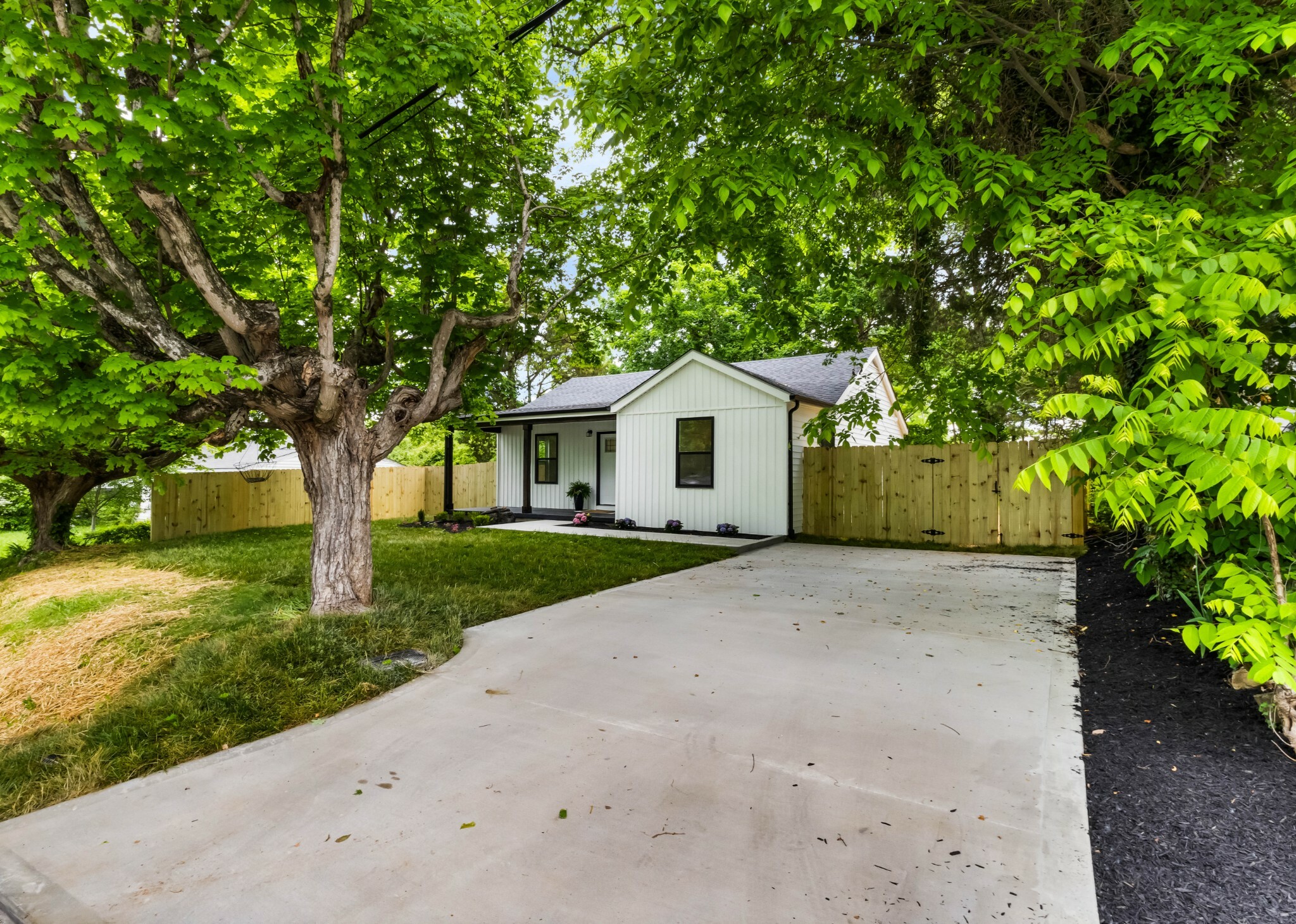 Property Photo: 429 Shelby St TN 37042