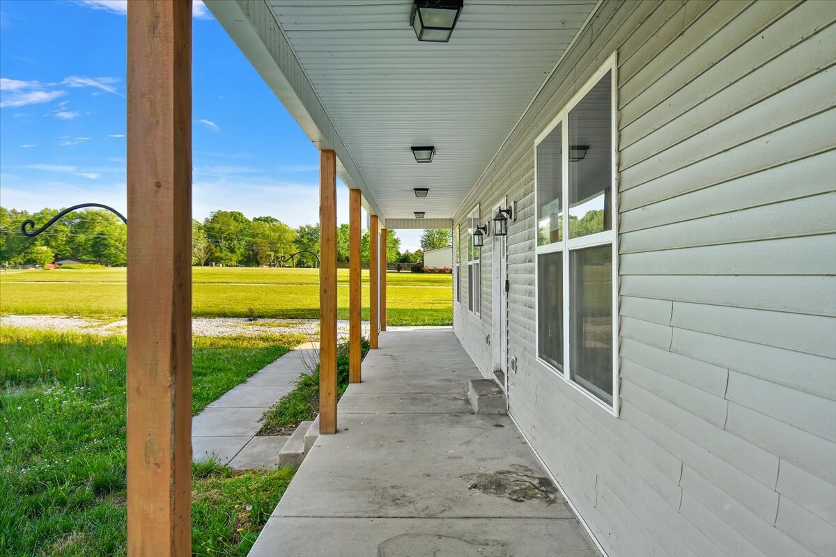 Property Photo: 118 E Biggs Rd TN 37148