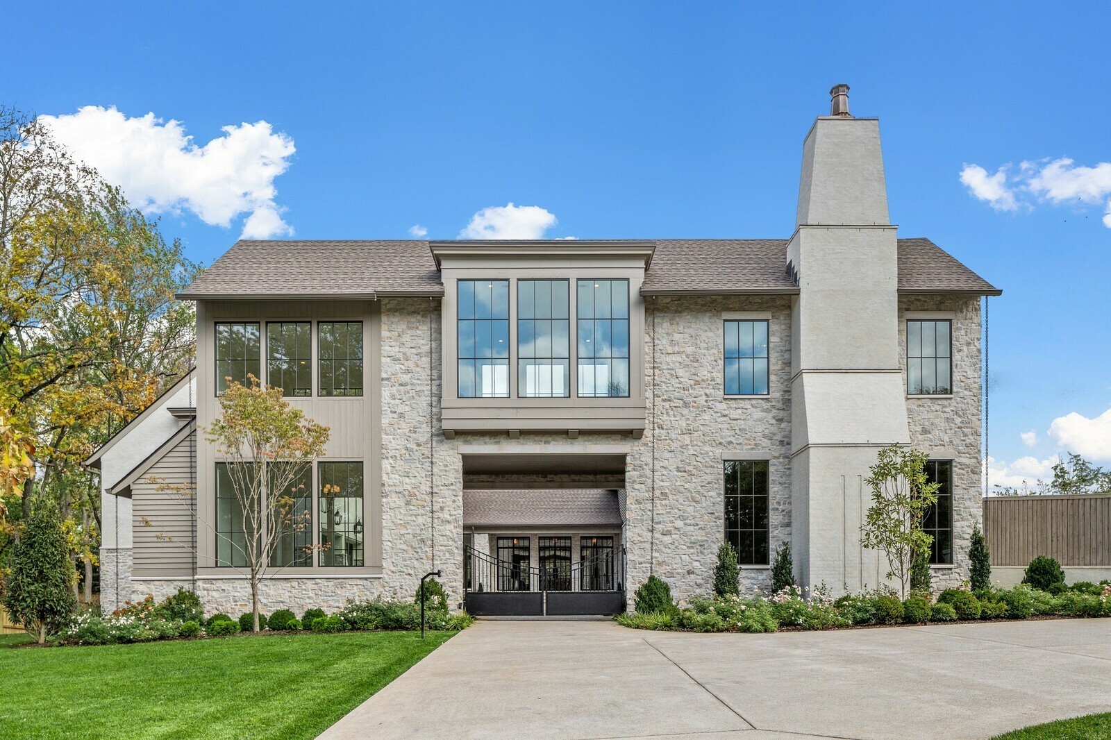 Property Photo: 4128 Wallace Ln TN 37215