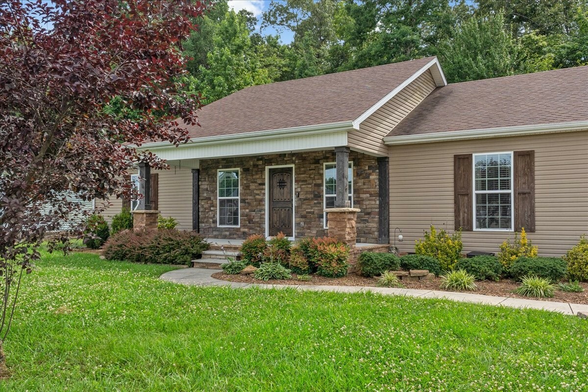 Property Photo: 260 Williamsburg Cir TN 37388
