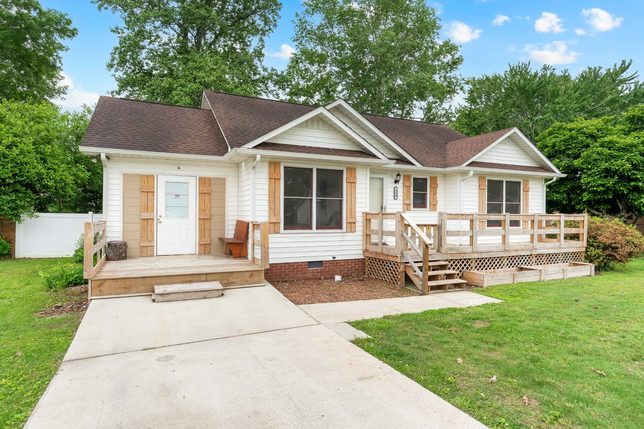Property Photo: 114 Bradbury Ct TN 37388