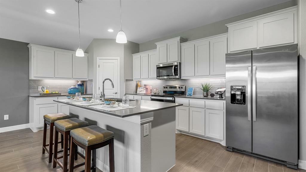 Property Photo: 1304 Finley Drive TX 76063